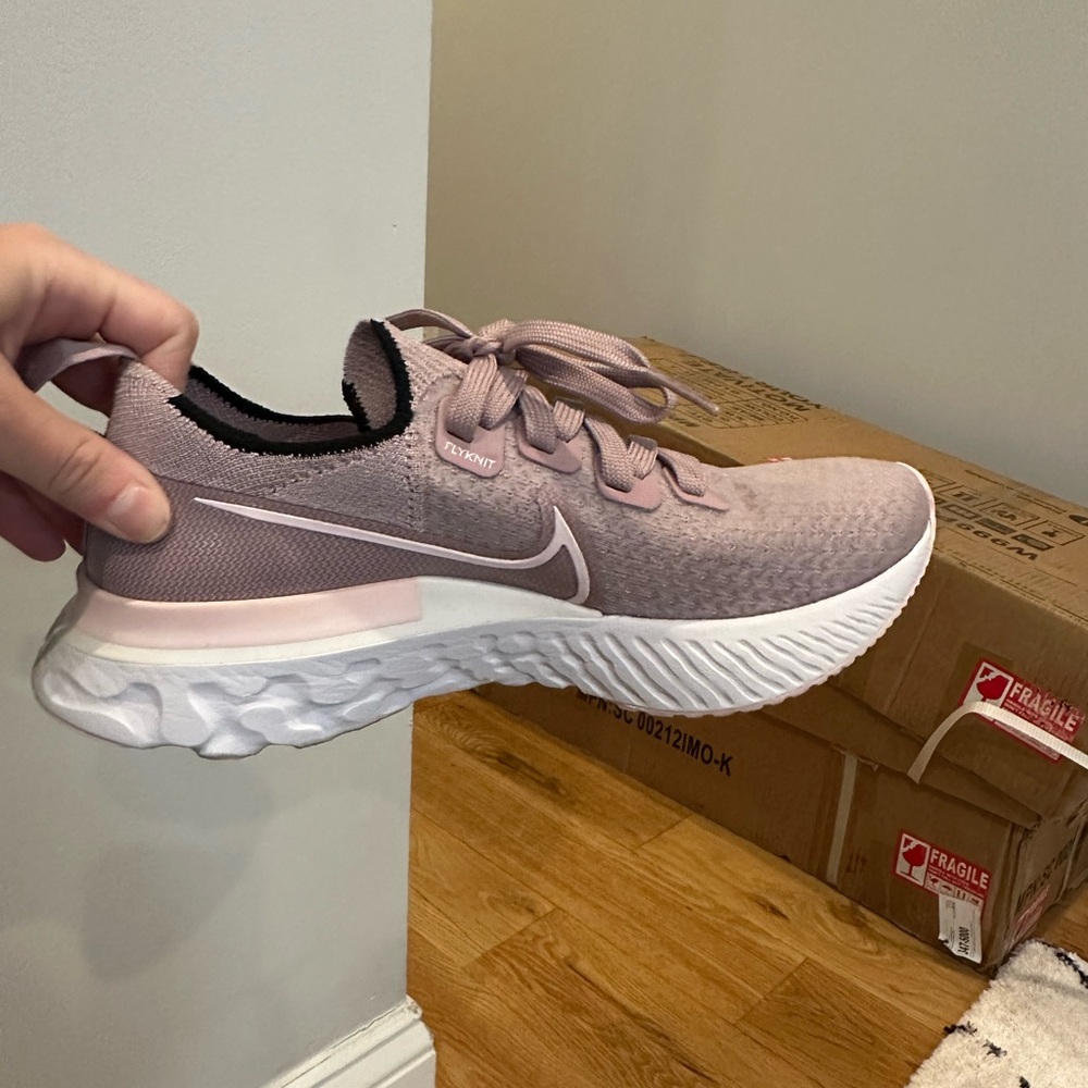 Nike Women's Mauve Sneakers